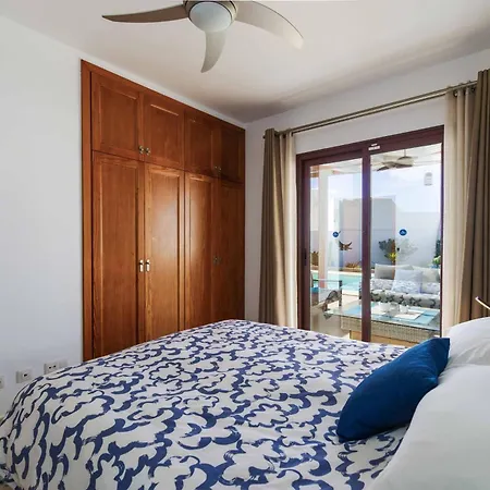Luar Villa