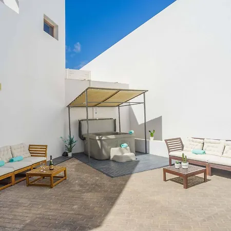 Villa Luar *