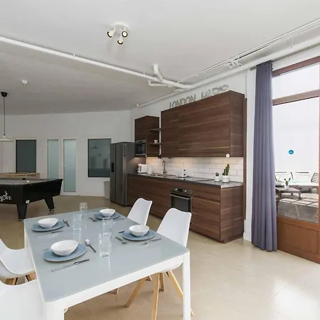 Luar Villa *